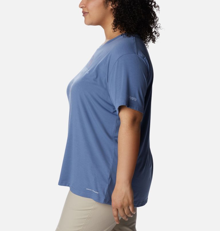 Thumbnail: Women's PFG Slack Water Graphic Short Sleeve Shirt - Plus Size, Color: Bluestone, Trout, image 3