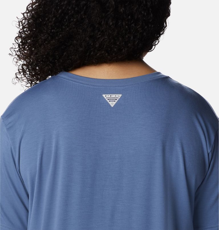 Thumbnail: Women's PFG Slack Water Graphic Short Sleeve Shirt - Plus Size, Color: Bluestone, Trout, image 5