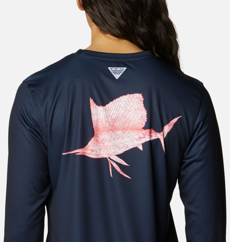 Thumbnail: Women's PFG Tidal Tee Sailfish Flair Long Sleeve Shirt, Color: Collegiate Navy, Tiki Pink PFG Camo, image 5