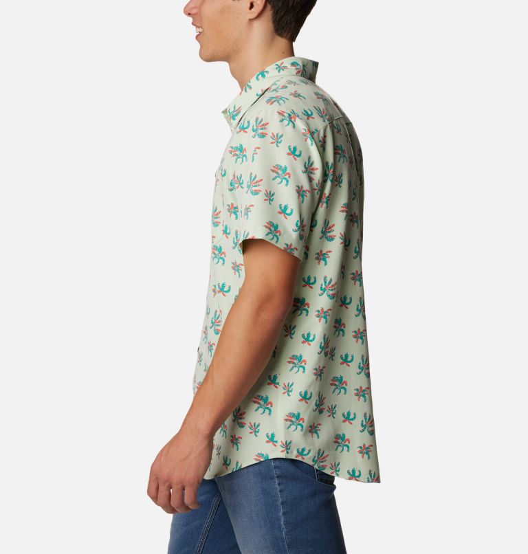 Thumbnail: Men's Captree Island Short Sleeve Shirt, Color: Ice Green Chameleon Palms, image 3
