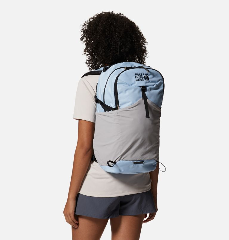 How big is a hotsell 28l backpack