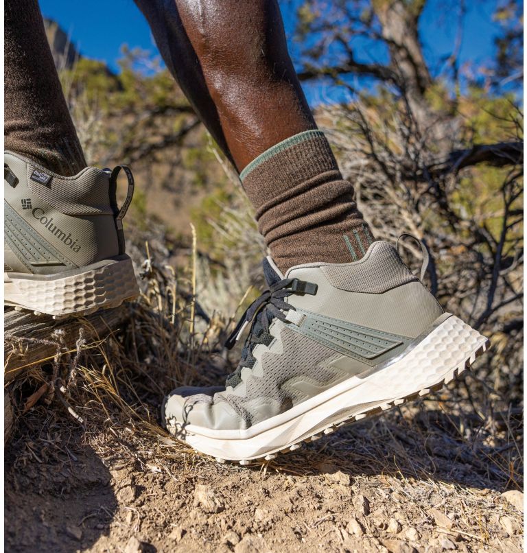 Columbia Mens Peakfreak II Outdry Waterproof Hiking Shoes (Canvas  Tan/Black)