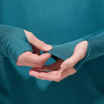 An image of the extended thumbhole sleeves
