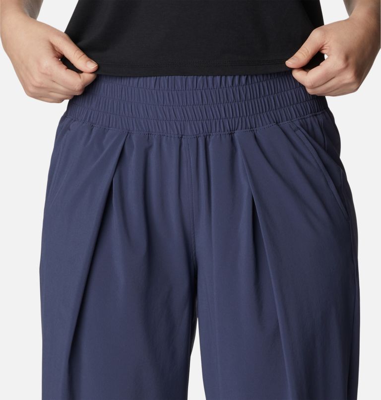 Women's Boundless Beauty Capris, Color: Nocturnal, image 4