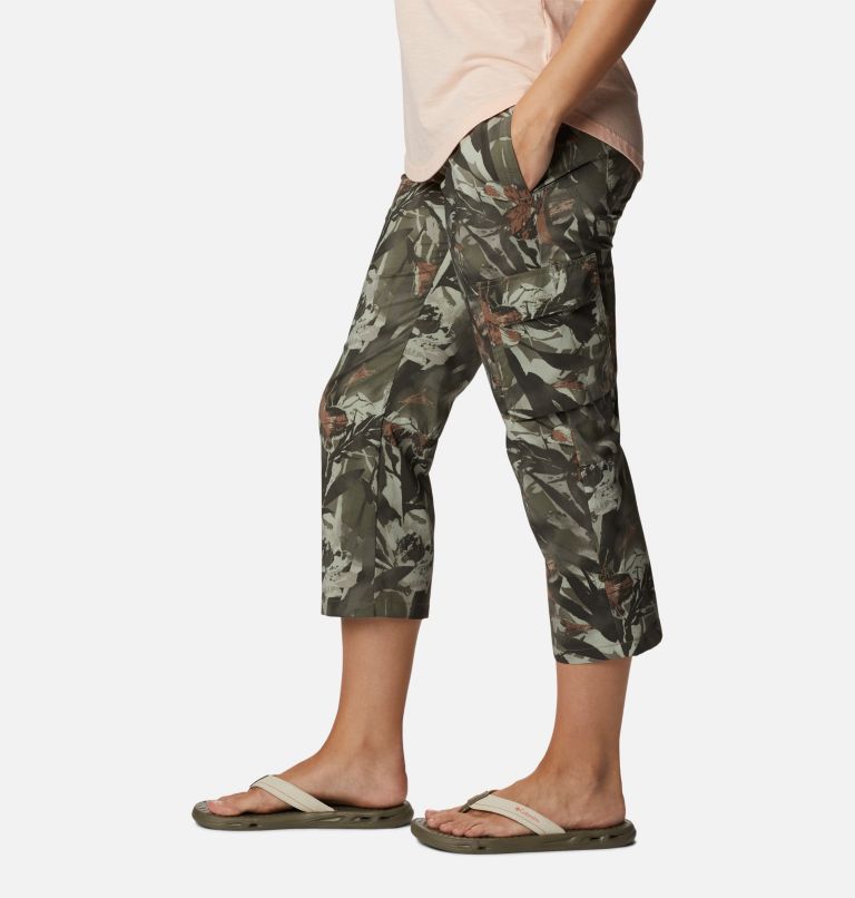 Women's Silver Ridge Utility Cargo Hiking Capri, Color: Stone Green, Floriculture, image 3