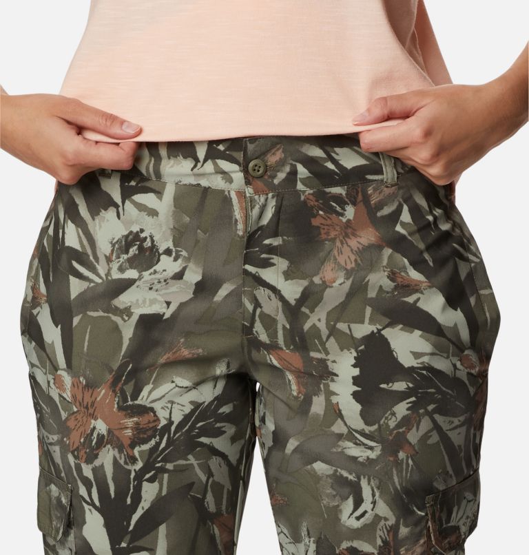 Women's Silver Ridge Utility Cargo Hiking Capri, Color: Stone Green, Floriculture, image 4
