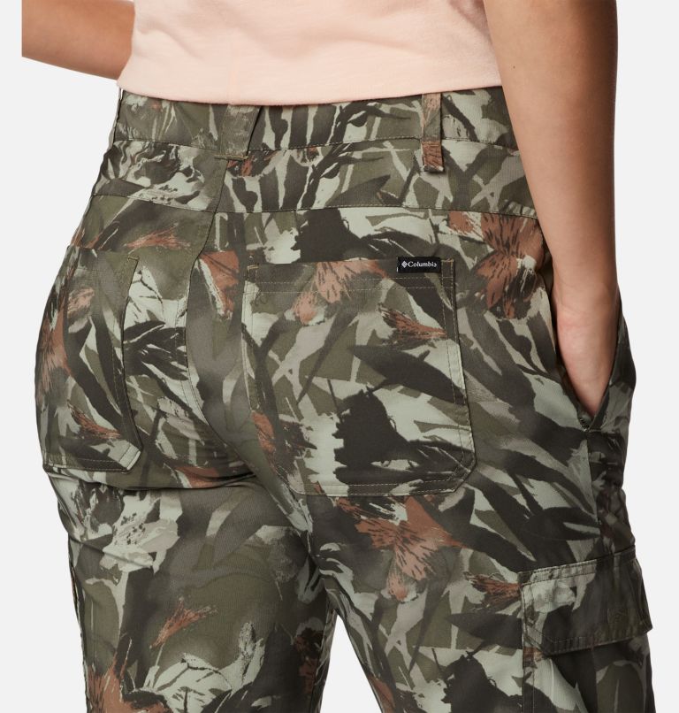 Women's Silver Ridge Utility Cargo Hiking Capri, Color: Stone Green, Floriculture, image 5