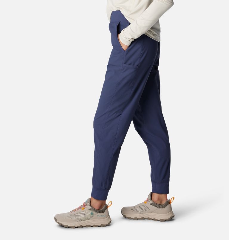 328,900+ Women Joggers Stock Photos, Pictures & Royalty-Free Images - iStock