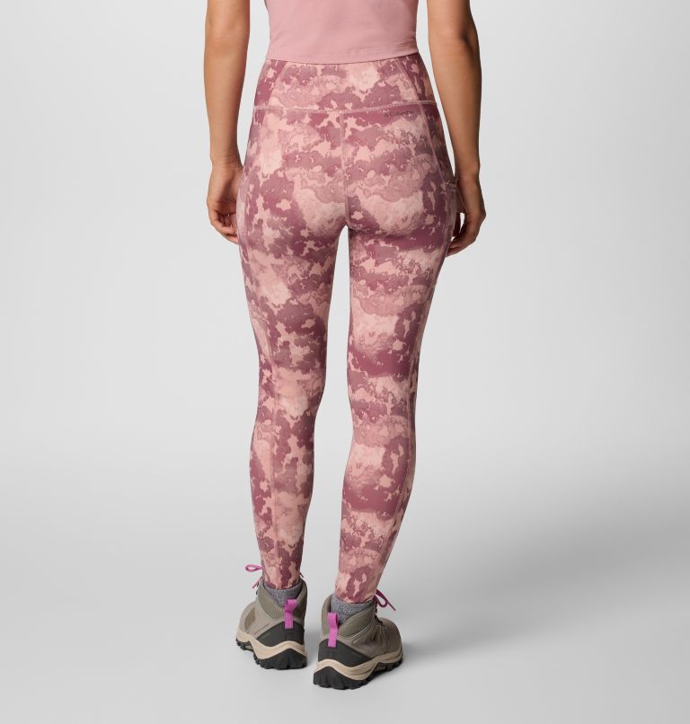 Mallas Boundless Trek para mujer, Color: Eraser Pink Deco Camo, image 2