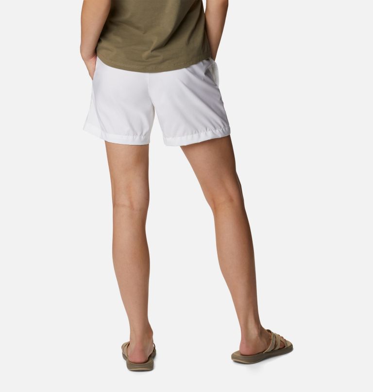 Thumbnail: Women's Silver Ridge Utility Shorts, Color: White, image 2