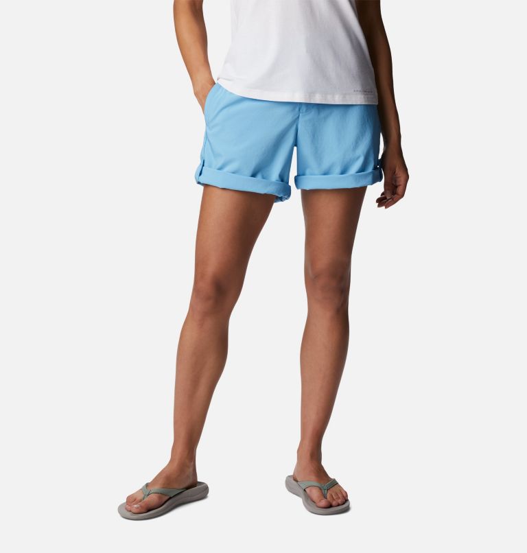 Trying on the powder blue hotty hots from lululemon and testing