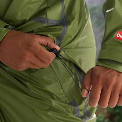 Model adjusting hem toggle drawcord.