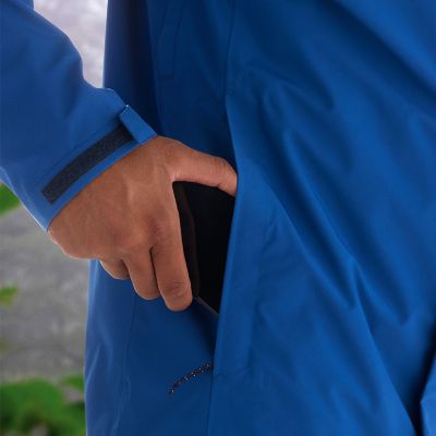 Close-up of a model putting their phone in the zipping hand pockets.