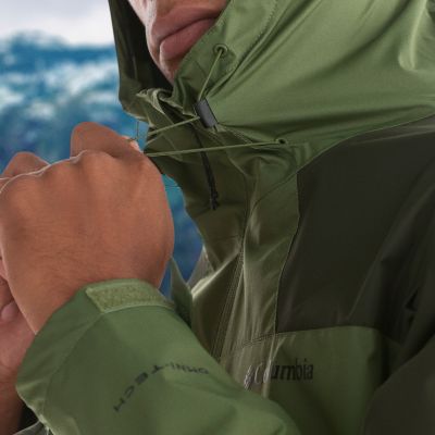 Close-up of a cinchable hood.
