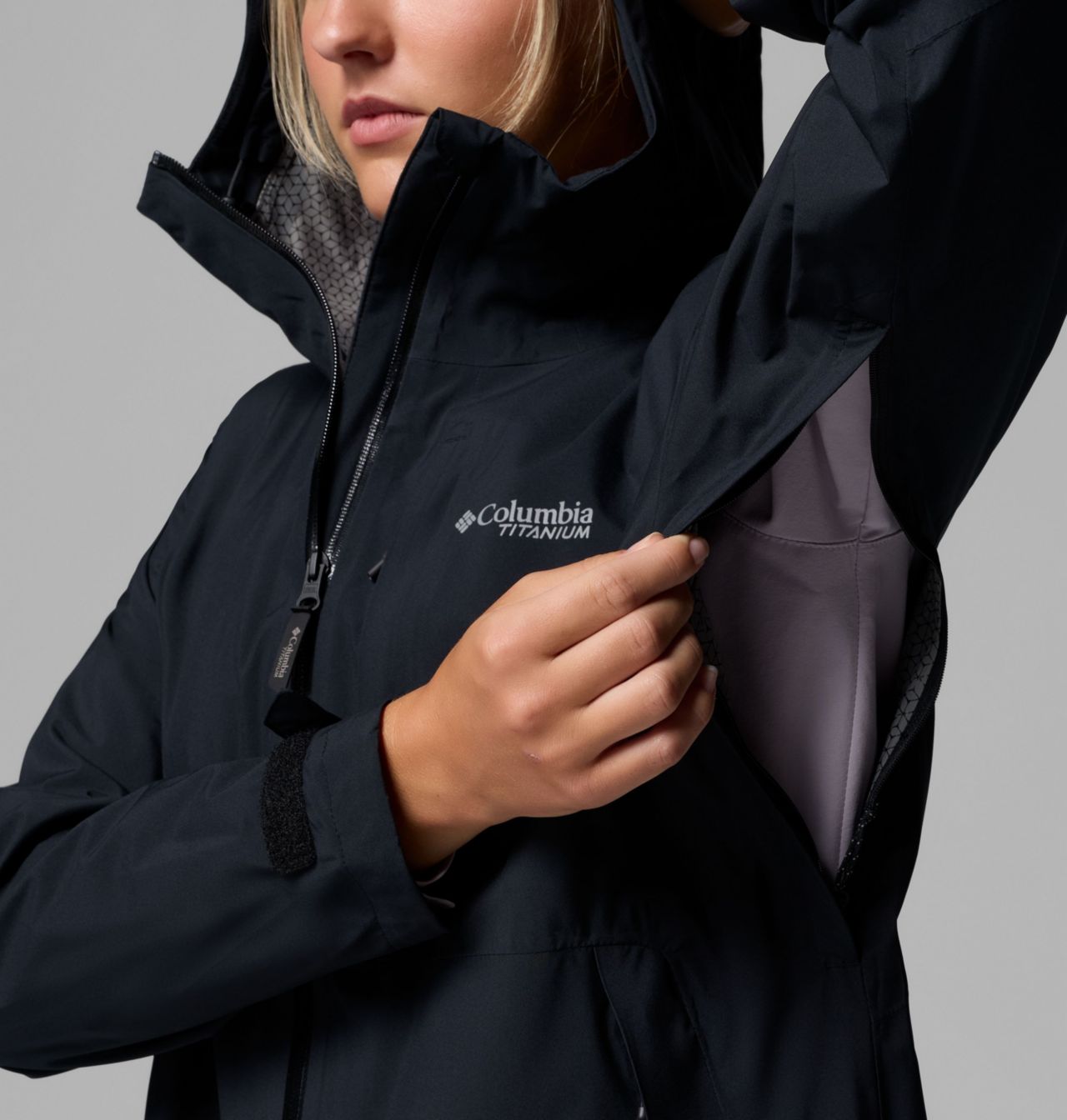 Women's Omni-Tech™ AmpliDry™ II Shell 9