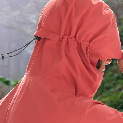 Close-up adjustable hood with drawstring.