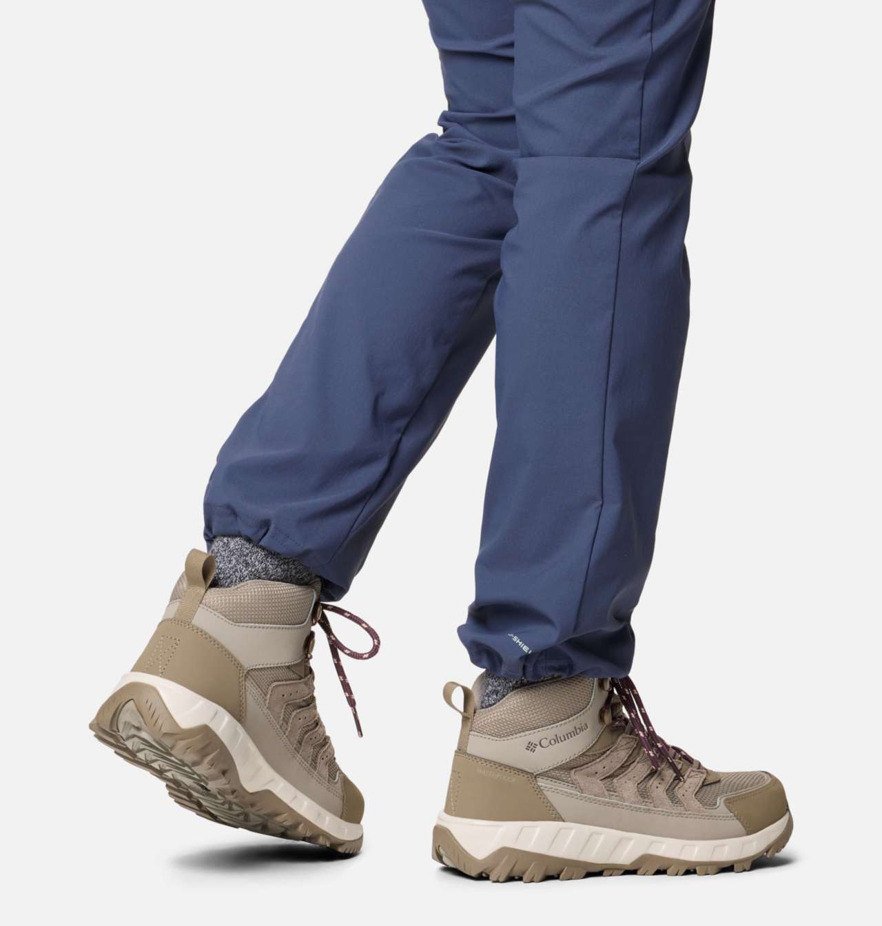 Women's Strata Trail™ Mid Waterproof Shoe - Wide 10
