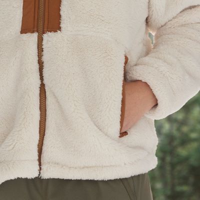 Gif of the zippered pockets and adjustable hem.
