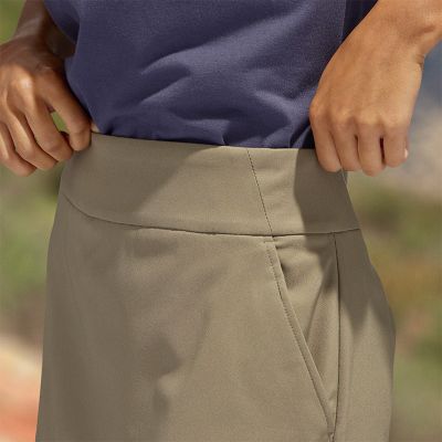 Close-up of the elastic waistband