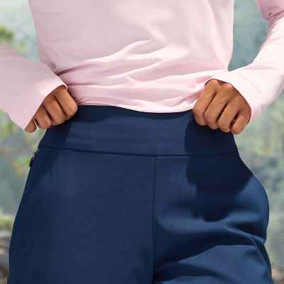 Close-up of the elastic waistband