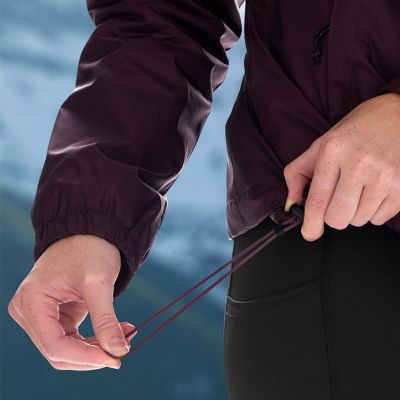 Model adjusting drawcord hem.