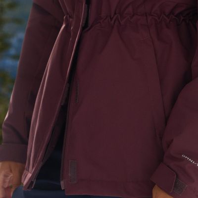 Model moving with ease thanks to the 2-way zipper.