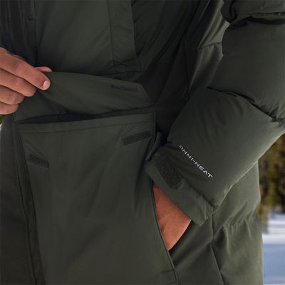 Close-up of dual-entry hand pockets.