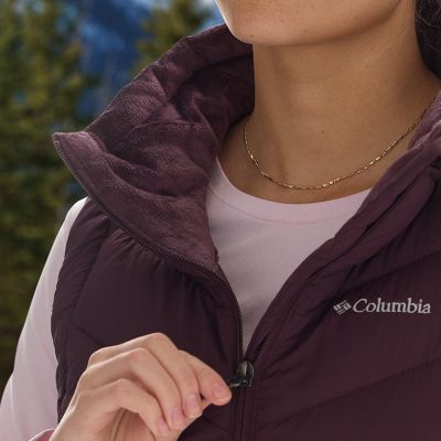 Close-up of the fleece lined collar