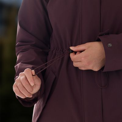 Model either taking off or putting on the included belt.
