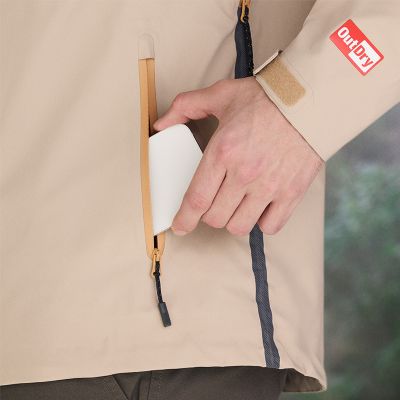 Close-up of the PU coated zippers for extra protection