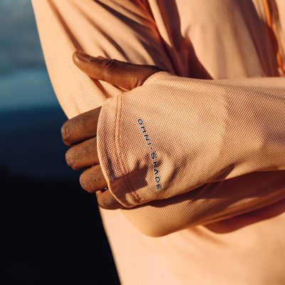 Model adjusting extended thumbhole cuffs over their hand.