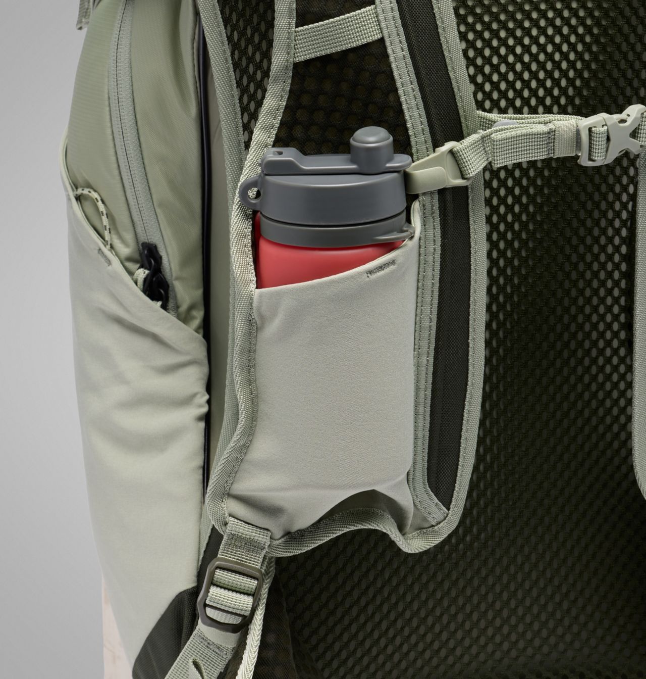 Blackcomb Ridge™ 30L Backpack 9