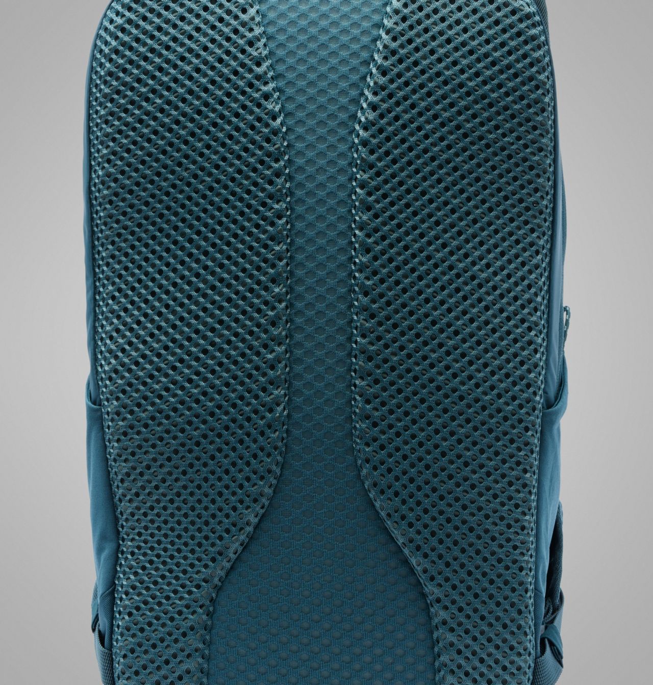 Blackcomb Ridge™ 18L Backpack 9