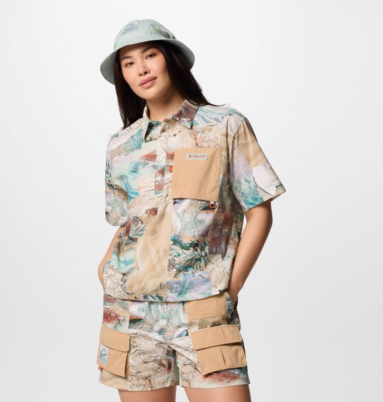 Cove Beach Kurzarm-Hemd aus Gewebe mit Print für Unisex, Color: Cool Green Coastal, Canoe, image 4