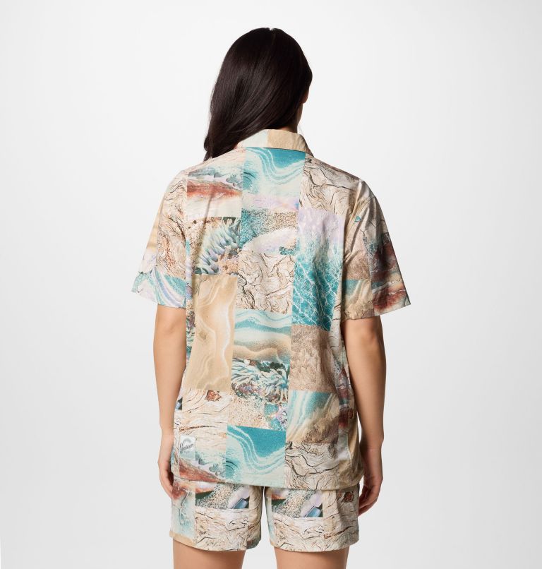 Cove Beach Kurzarm-Hemd aus Gewebe mit Print für Unisex, Color: Cool Green Coastal, Canoe, image 8