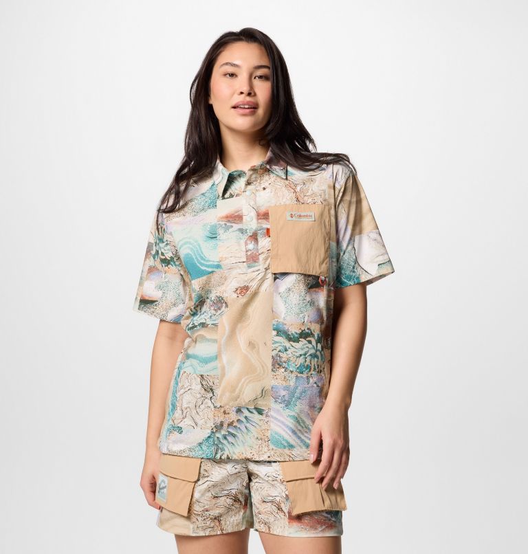 Cove Beach Kurzarm-Hemd aus Gewebe mit Print für Unisex, Color: Cool Green Coastal, Canoe, image 2