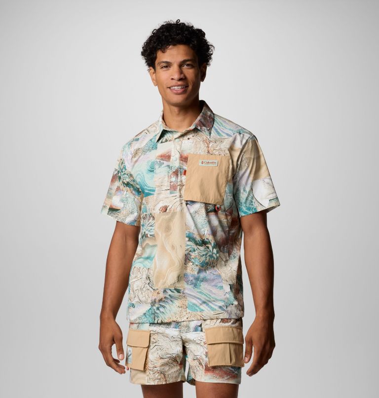 Cove Beach Kurzarm-Hemd aus Gewebe mit Print für Unisex, Color: Cool Green Coastal, Canoe, image 1