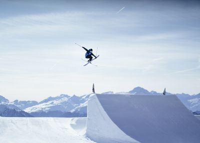 Sarah Hoefflin performing on Big Air