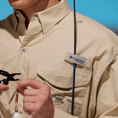 Close-up of the shirt's rod holder in action. 