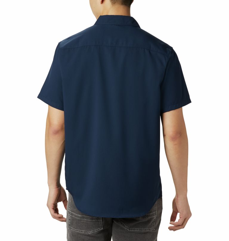 Thumbnail: Men's Utilizer II Solid Short Sleeve Shirt, Color: Collegiate Navy, image 2