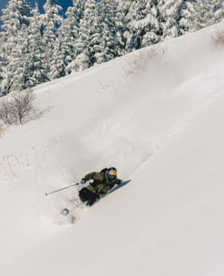 Manon skiing.