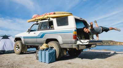 prAna Ambassador Nole Cossart strikes an impromptu yoga pose on a tailgate.