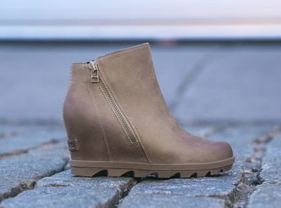 Sorel wedge best sale boots near me